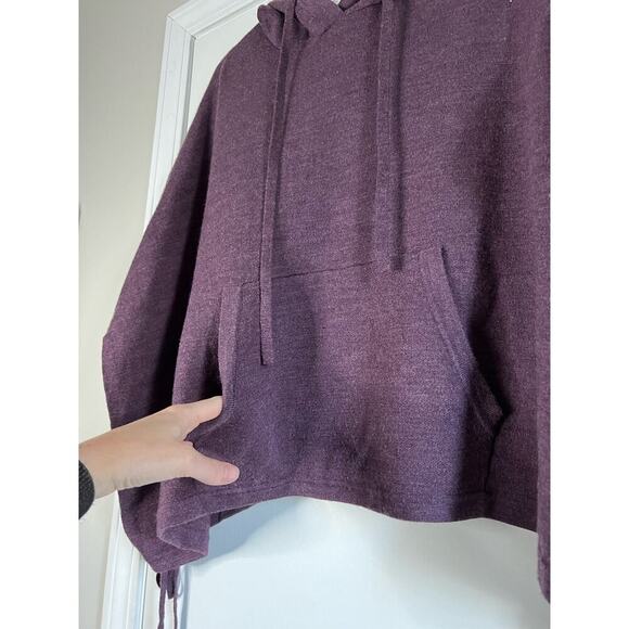 Lululemon All In A Day Hooded Poncho
Heathered Black Cherry O/S - Picture 5 of 7